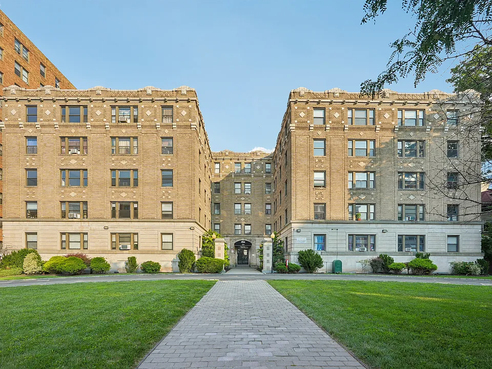 Building Photo 5