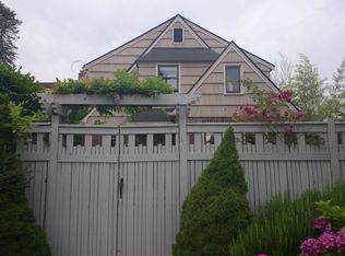 1712 Sunset Ave SW, Seattle, WA 98116