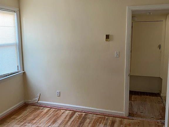 4th image of 7564 Yacht Ave