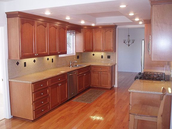 4th image of 1381 Hoffman Ln