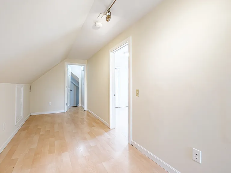 533 Washington Ave #2 — Photo 37