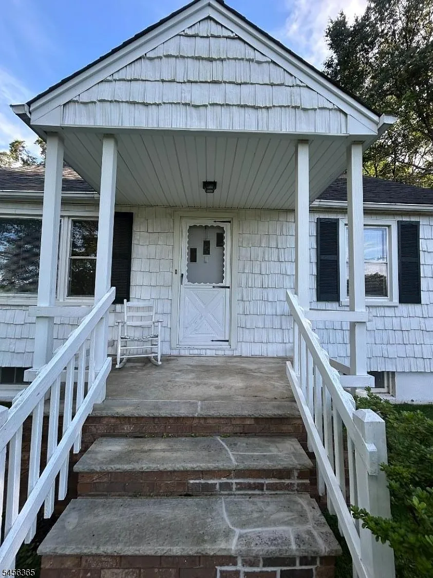 2 bed, 1.0 bath, $2,800 — Photo 3