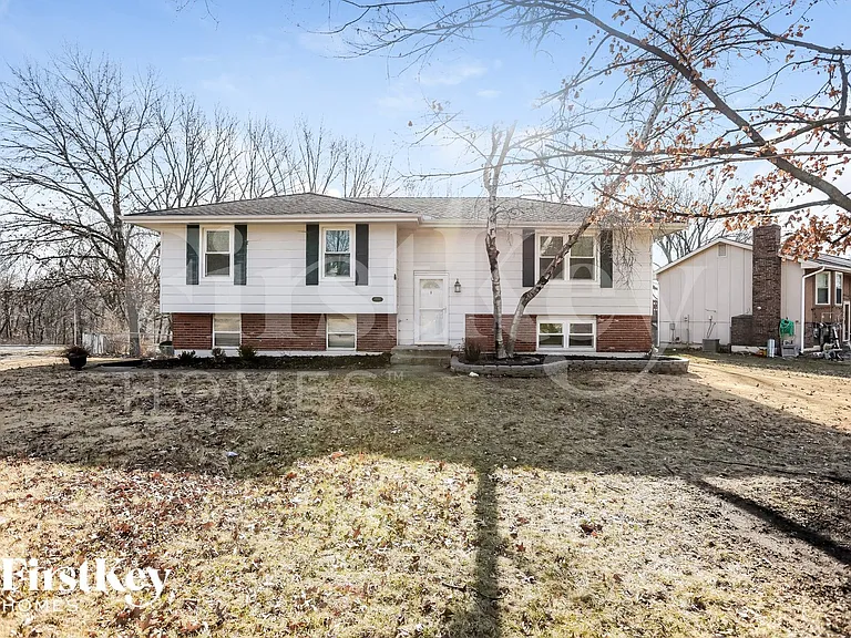 7119 N Shannon Ave — Photo 1