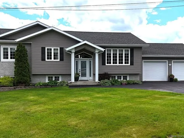 56 Wilson Cres, Grand Falls, NB E3Y 1C7
