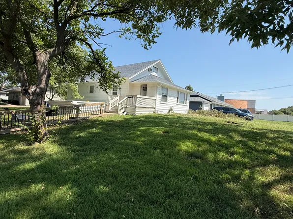 538 E Prairie St, Olathe, KS 66061