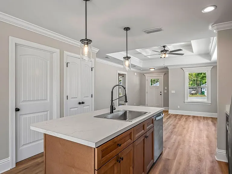 84 Merwyn Dr — Photo 18