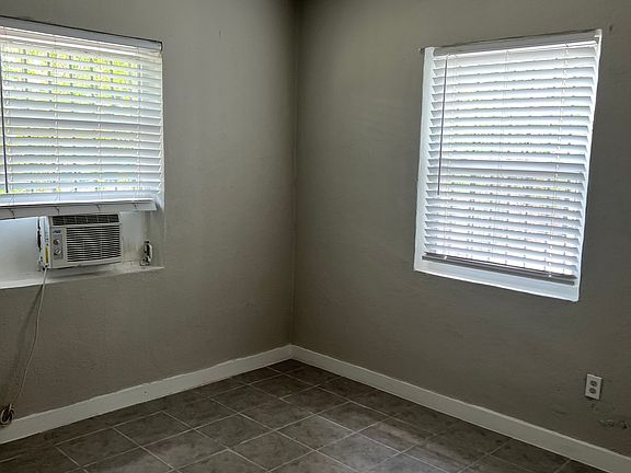 5th image of 1625 NW 120th St Unit 1