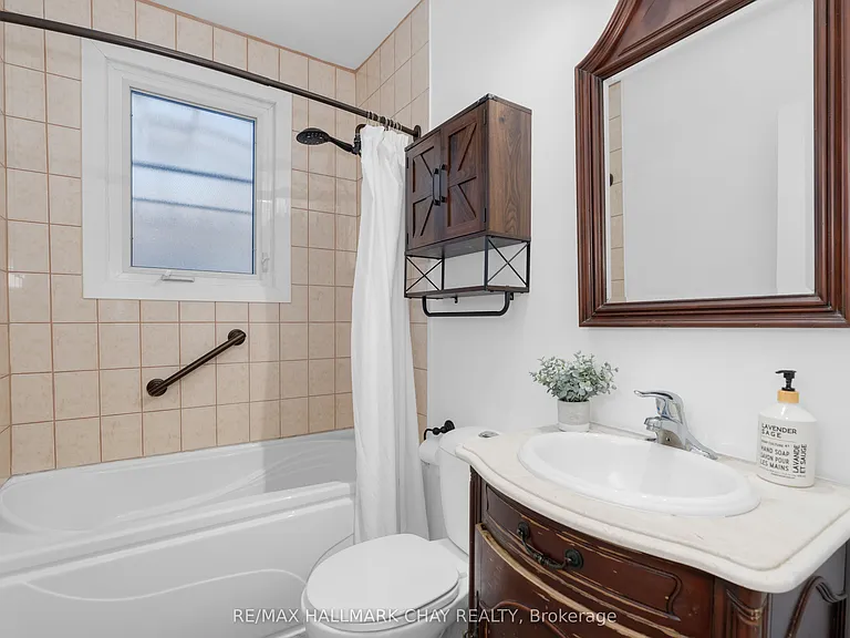 330 Shanty Bay Rd — Photo 13
