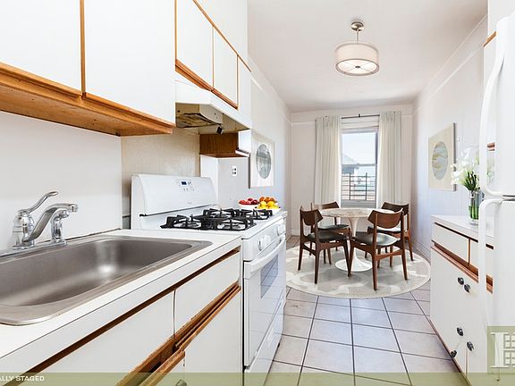 4th image of 3505 72nd St APT 5C