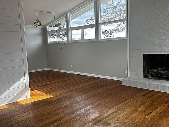 3rd image of 534 Lakeview Dr
