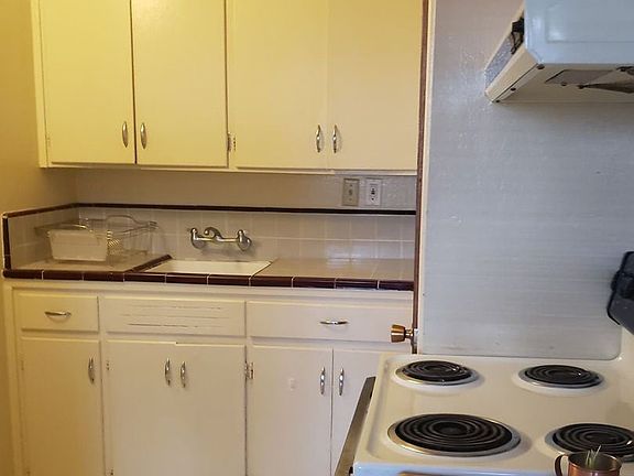 3rd image of 422 S 10th St #8452012