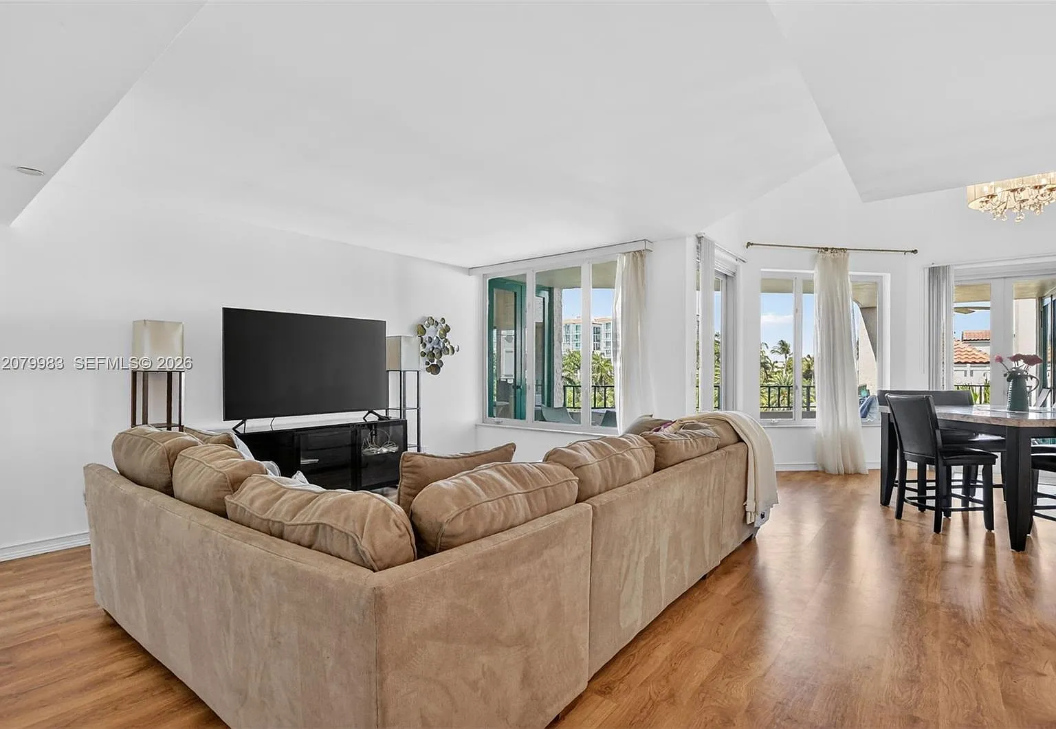 Mizner Court Condo — Photo 1