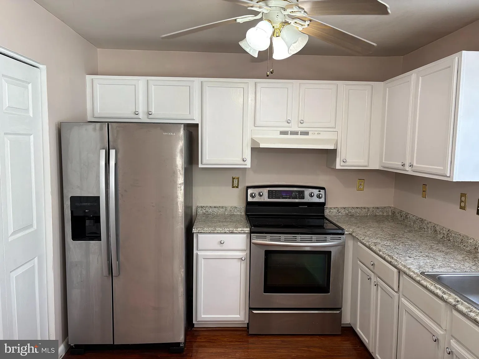 3 bed, 1.5 bath, 1135 sqft, $1,975 — Photo 4