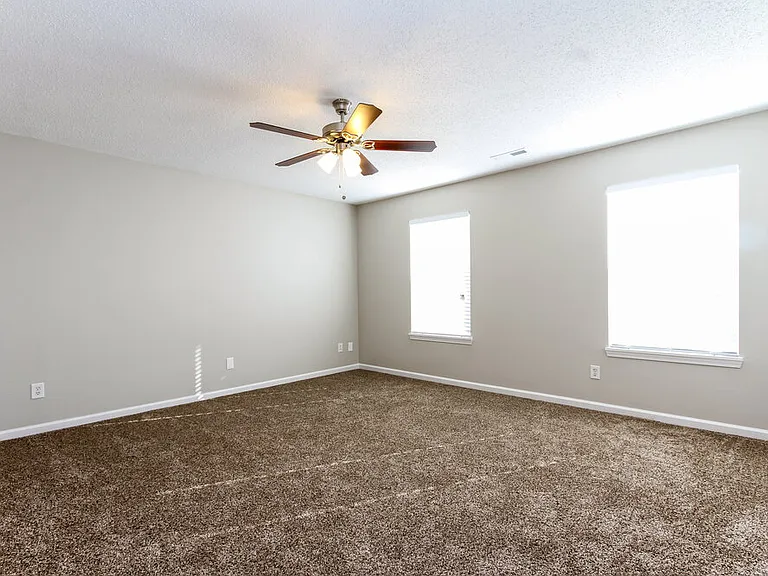 672 Cloverfield Ln — Photo 5