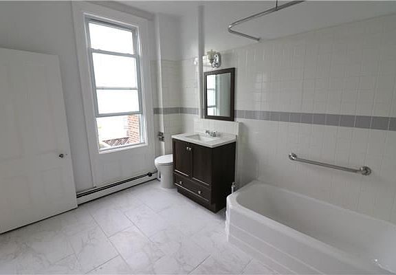 2nd image of 163 Metropolitan Ave #3