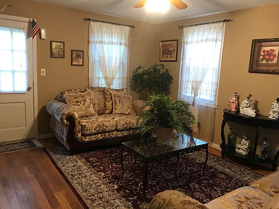 Living Room w.Hardwood floor