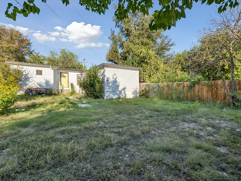 843 Zachry Dr — Photo 32