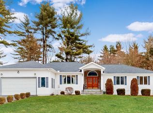 100 Stonegate Ct, Dingmans Ferry, PA 18328