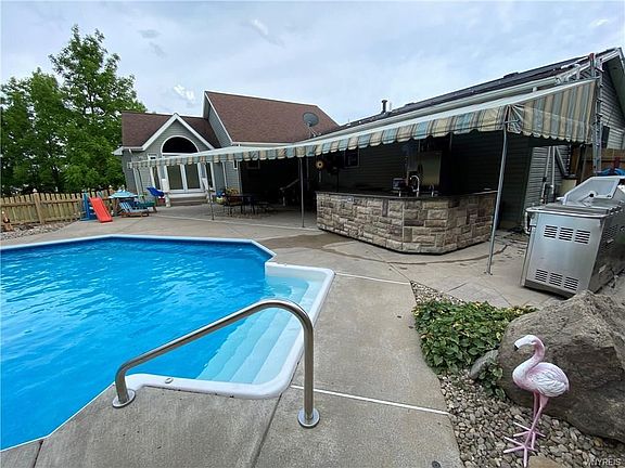 5th image of 3075 Woodland Ave