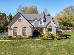 5494 Buell Dr, Commerce Township, MI