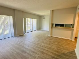 2801 W Commercial Blvd