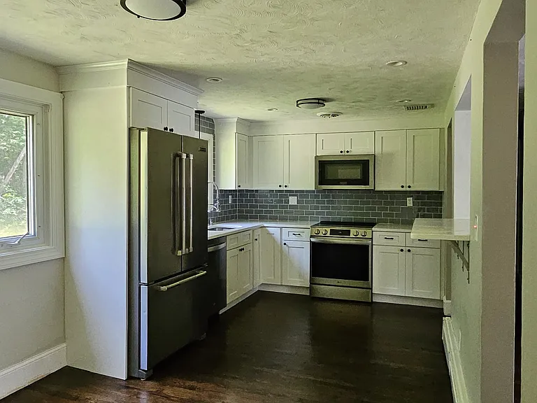 354 East St — Photo 9