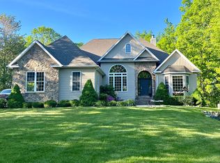 7223 Hickory Valley Dr, Fenton, MI