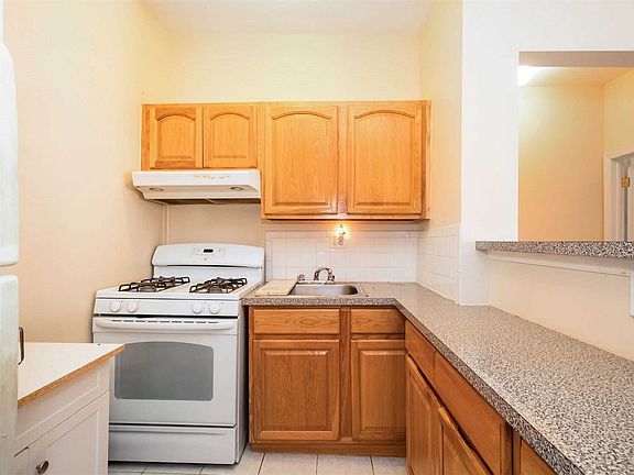 5th image of 16015 Powells Cove Blvd APT B3