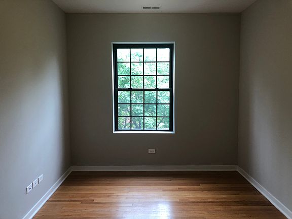 3rd image of 3102-3104 W Sunnyside Ave