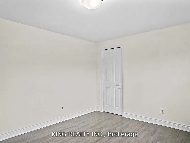 16 Wimbledon Ct — Photo 25