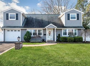 3900 Avoca Ave, Bethpage, NY 11714