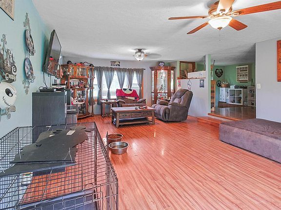 3rd image of 811 W 15th St