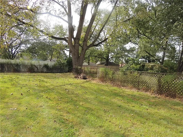 7366 Parma Park Blvd — Photo 24