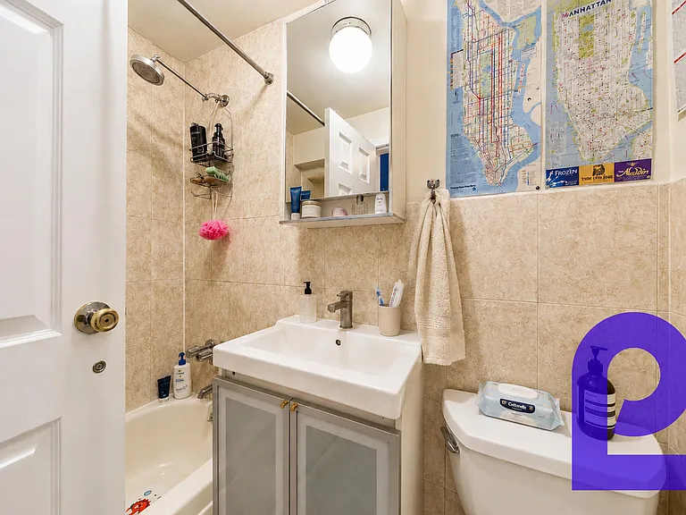 330 E 11th St #11 — Photo 4