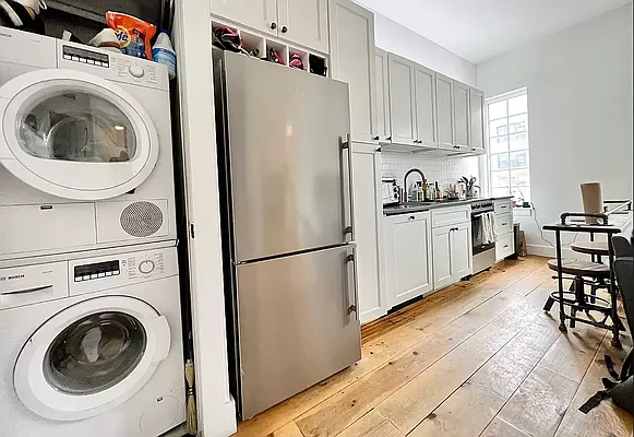 Rented by PREMIUM US INC | media 34