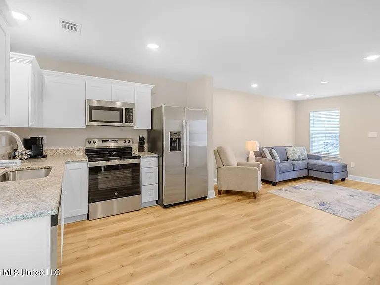 122 Coral Breeze Dr — Photo 13