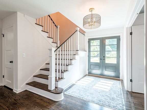 3rd image of 6652 Clearbrook Dr