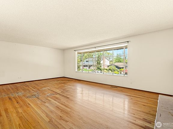 5th image of 9637 42nd Avenue NE