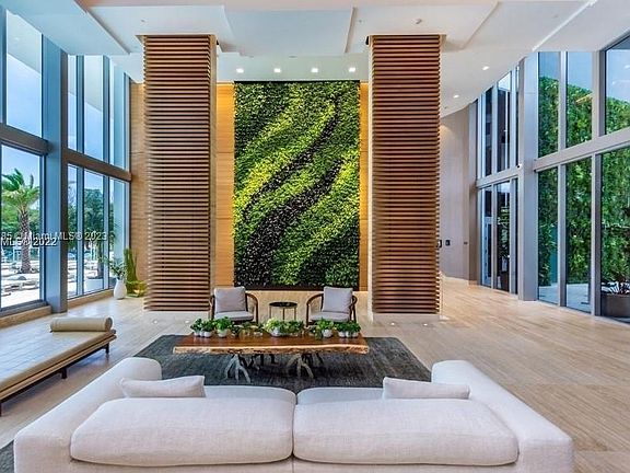 4th image of 16385 Biscayne Blvd Unit 1504