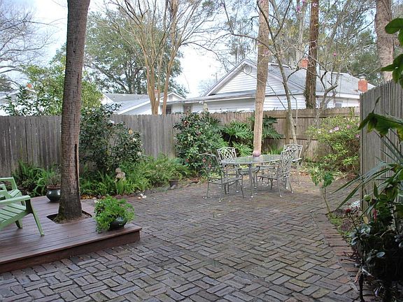 Ground floor patio unit