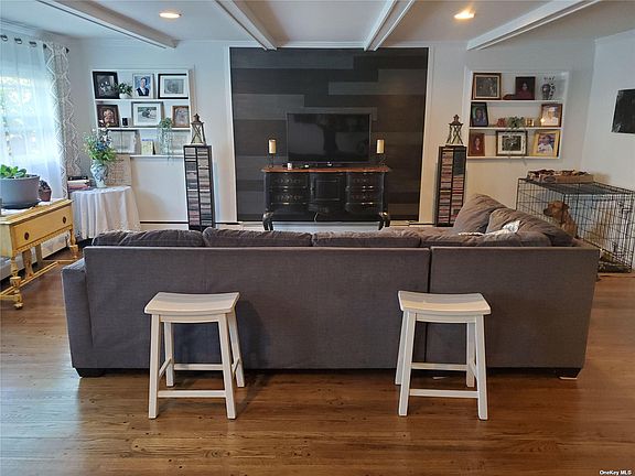 3rd image of 176 Franklin Ave