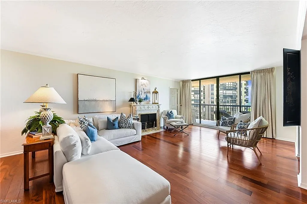 3 bed, 3.0 bath, 2333 sqft, $19,000 — Photo 2
