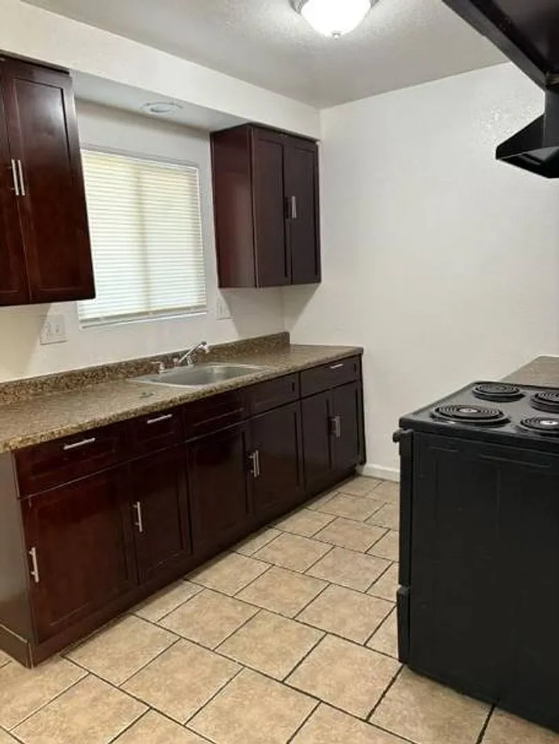 828 Astor Street — Photo 1