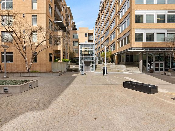 5th image of 701 Columbia St APT 105