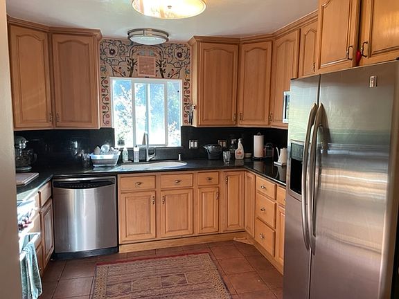 5th image of 20 Millwood St