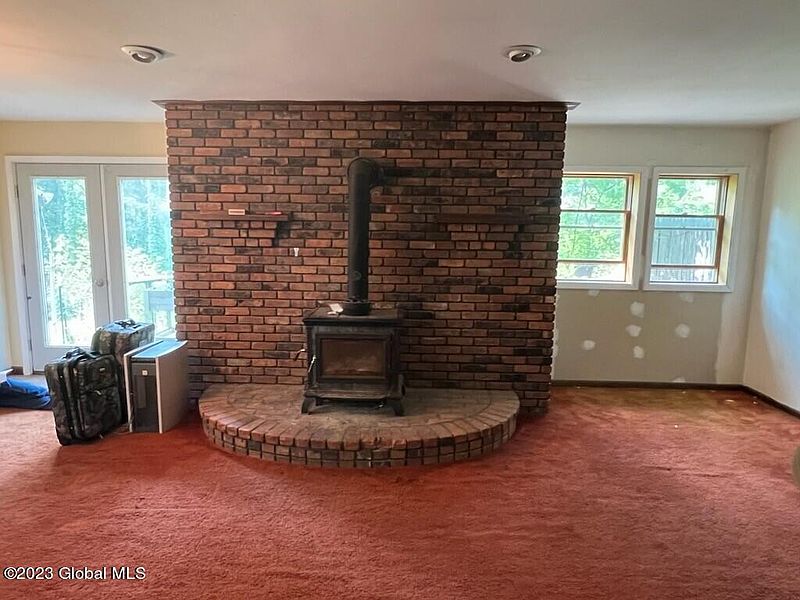 5th image of 80 Vosburgh Road