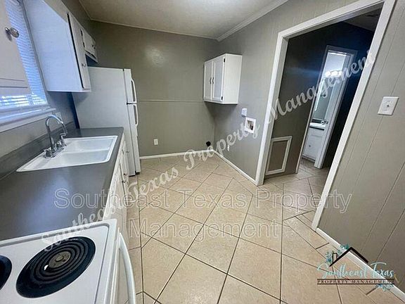 2nd image of 2160 Merriman St #67c82e504