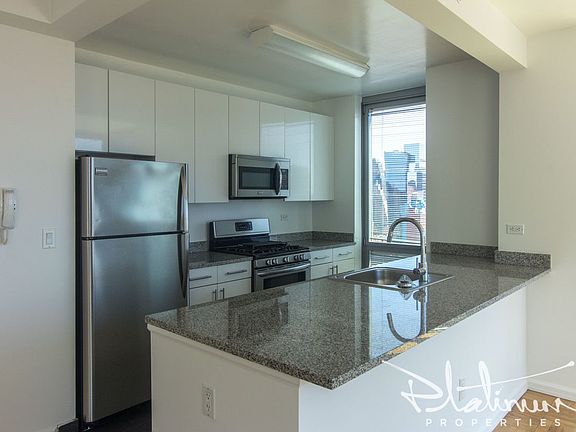 3rd image of 505 W 37th St APT 1509