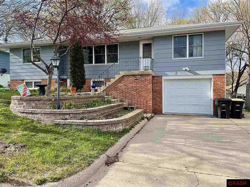 1st image of 1017 Willow Dr