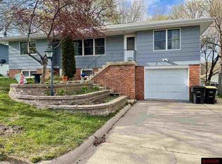 1017 Willow Dr, Saint Peter, MN 56082